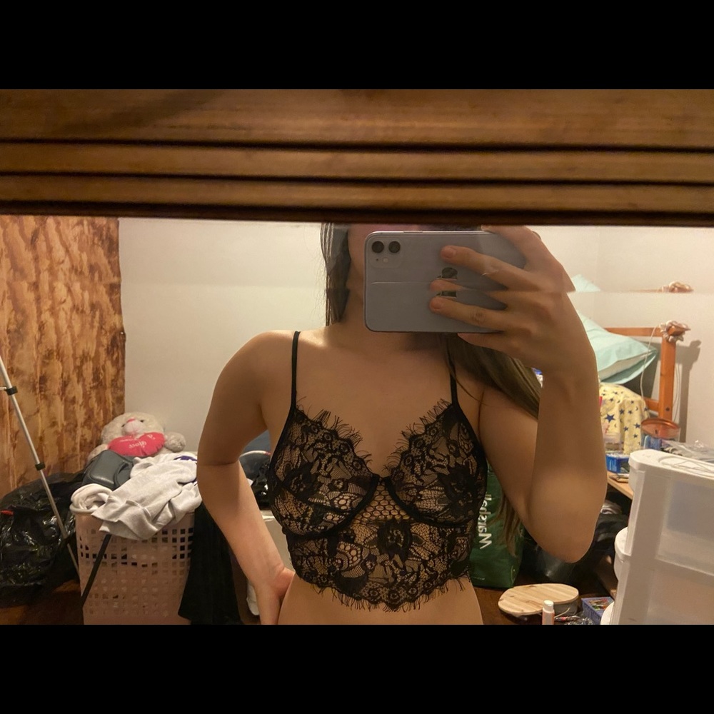 lace structured crop top